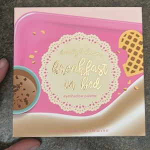 Bury bakerie eyeshadow pallet